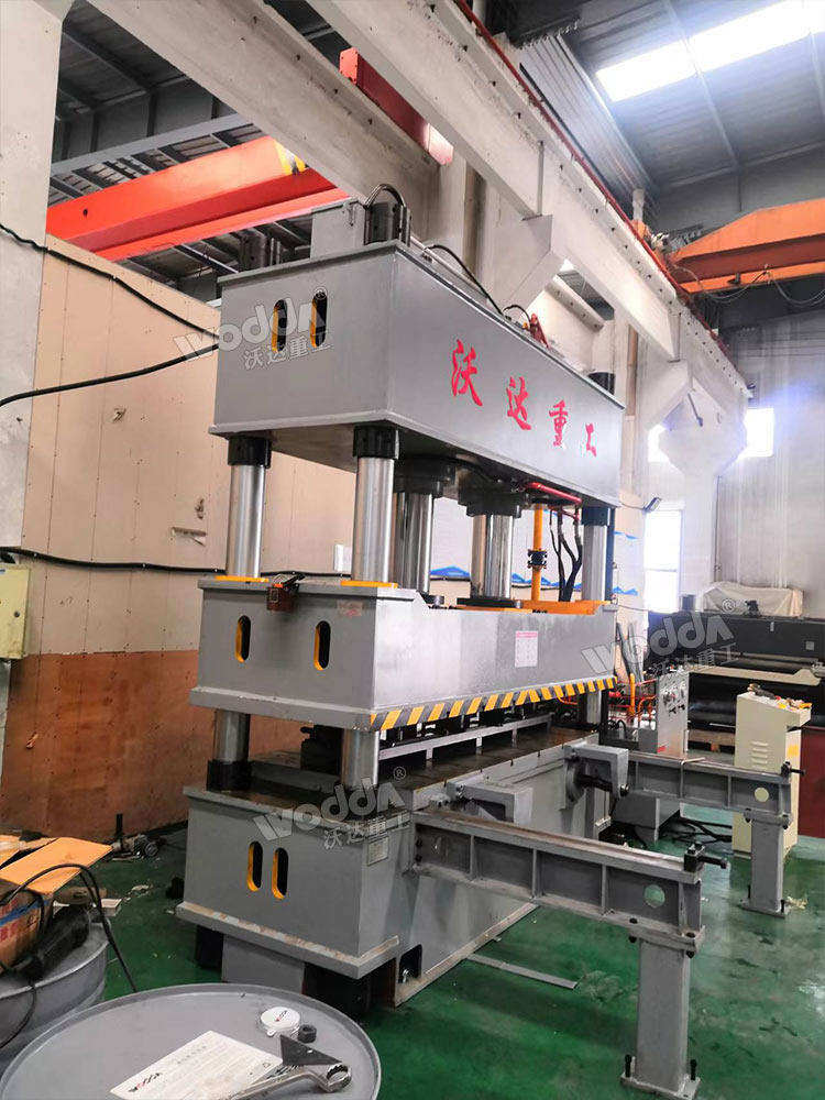 315噸三梁四柱液壓機帶移動工作臺 315噸三梁四柱液壓機帶移動工作臺