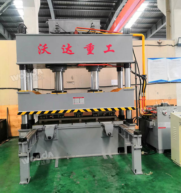 315噸鋁型材沖孔液壓機現(xiàn)場 315噸鋁型材沖孔液壓機現(xiàn)場