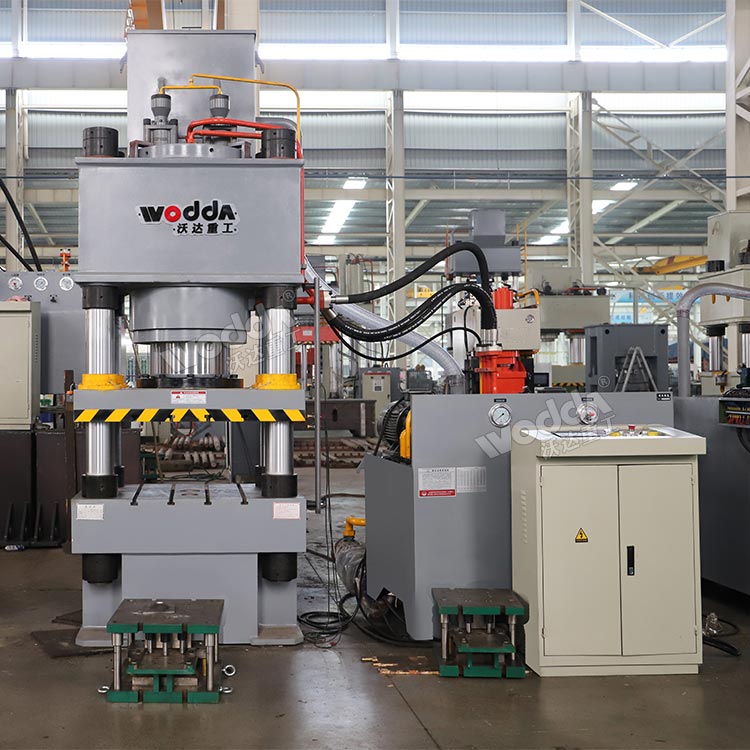 500噸三梁四柱液壓機(jī) 500噸三梁四柱液壓機(jī)