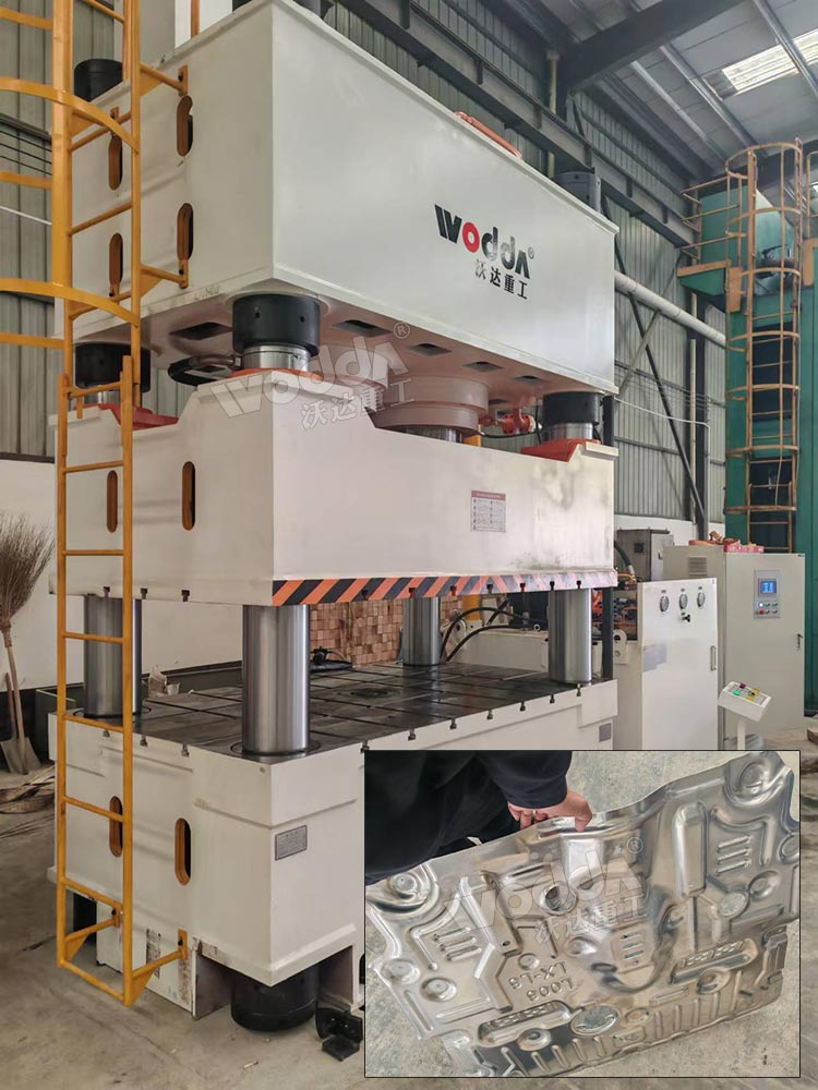 1000噸汽車配件成型液壓機(jī)現(xiàn)場(chǎng) 1000噸汽車配件成型液壓機(jī)現(xiàn)場(chǎng)