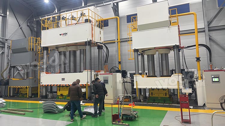 3臺玻璃鋼冷卻塔風(fēng)筒成型液壓機現(xiàn)場 3臺玻璃鋼冷卻塔風(fēng)筒成型液壓機現(xiàn)場