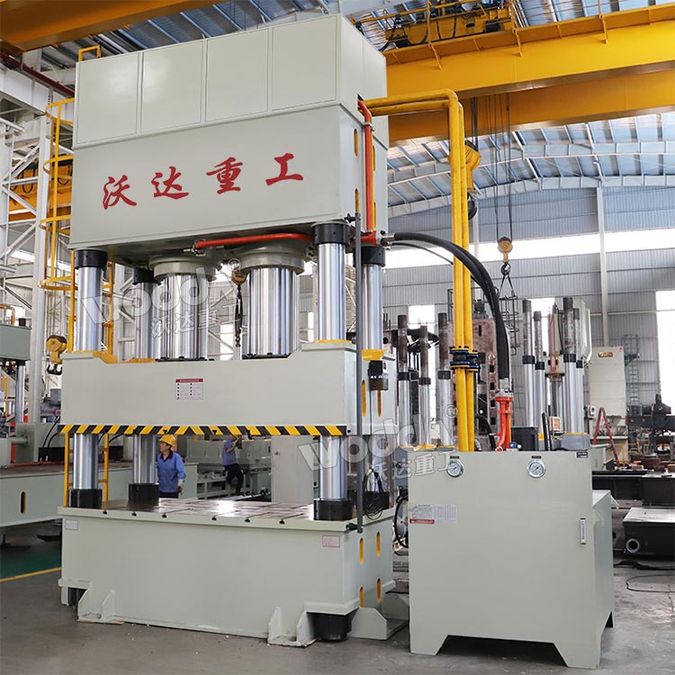 1000噸液壓機(jī) 1000噸液壓機(jī)