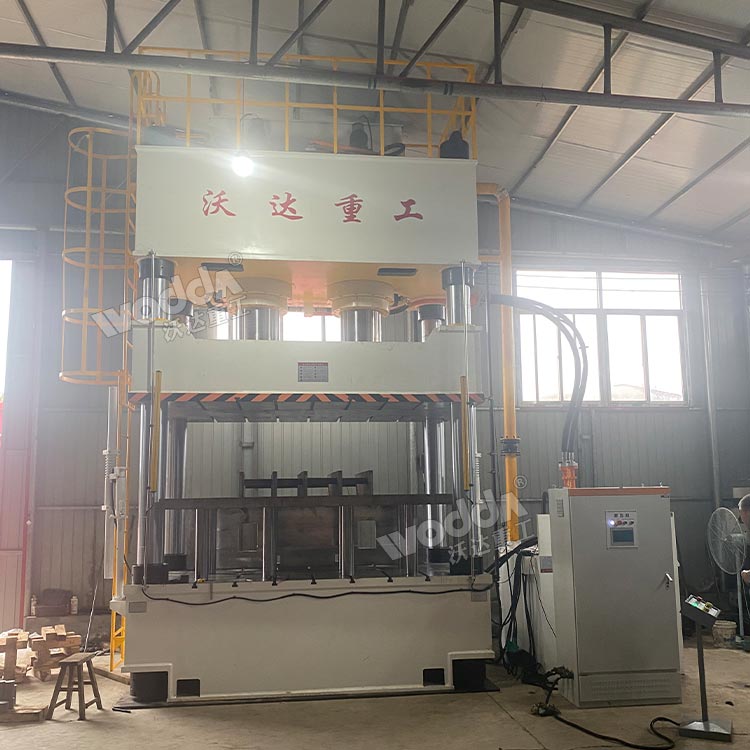 1000噸三梁四柱液壓機 1000噸三梁四柱液壓機