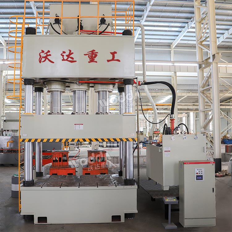 1500噸三梁四柱液壓機 1500噸三梁四柱液壓機