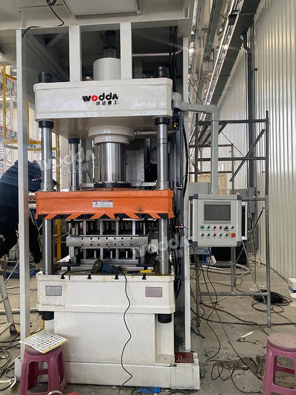 200噸三梁四柱液壓機現(xiàn)場調(diào)試 200噸三梁四柱液壓機現(xiàn)場調(diào)試