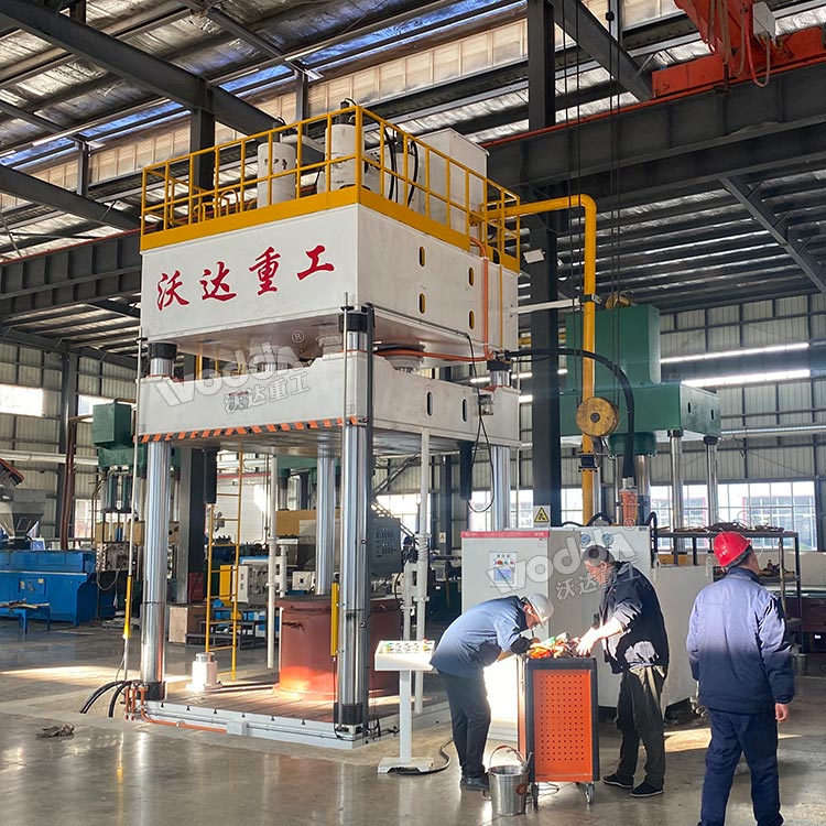 1000噸復(fù)合材料成型液壓機(jī) 1000噸復(fù)合材料成型液壓機(jī)