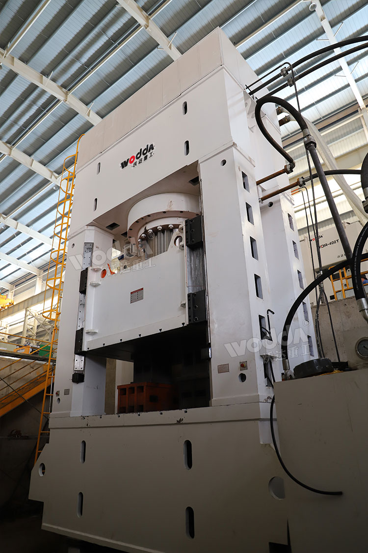 2500噸熱鍛液壓機 2500噸熱鍛液壓機