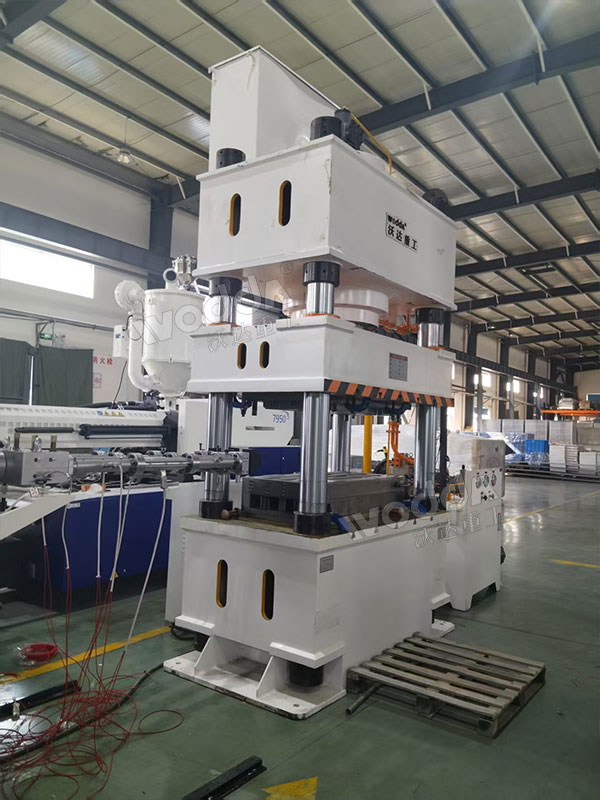 630噸復合材料成型液壓機 630噸復合材料成型液壓機