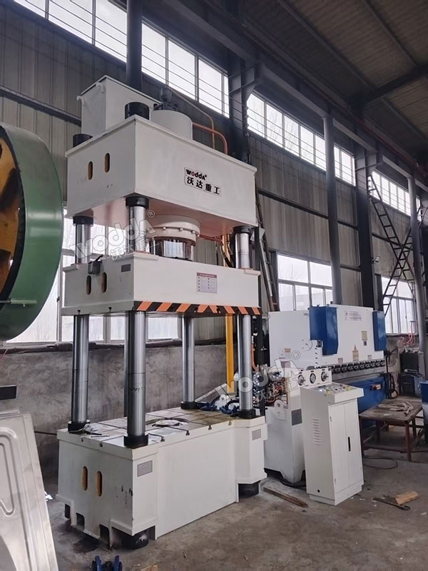 400噸四柱液壓機(jī) 400噸四柱液壓機(jī)