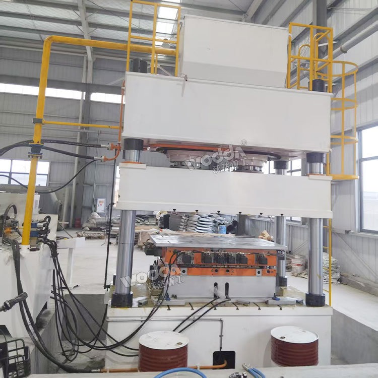 630噸三梁四柱液壓機 630噸三梁四柱液壓機