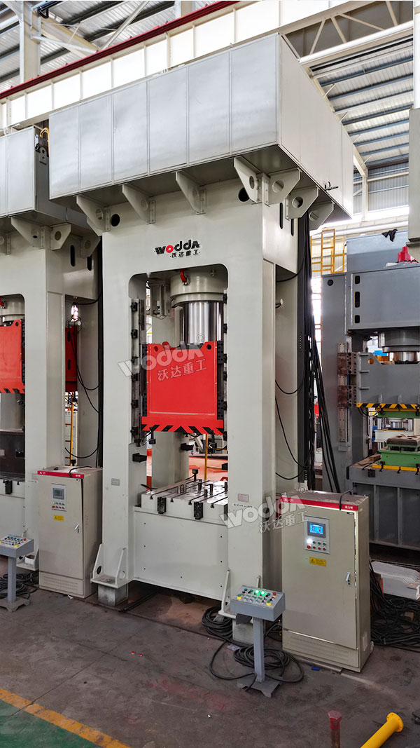 1000T框架式液壓機(jī) 1000T框架式液壓機(jī)