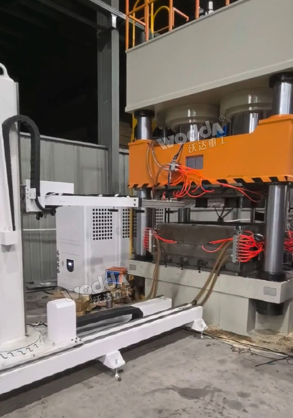 塑料托盤成型液壓機現(xiàn)場 塑料托盤成型液壓機現(xiàn)場