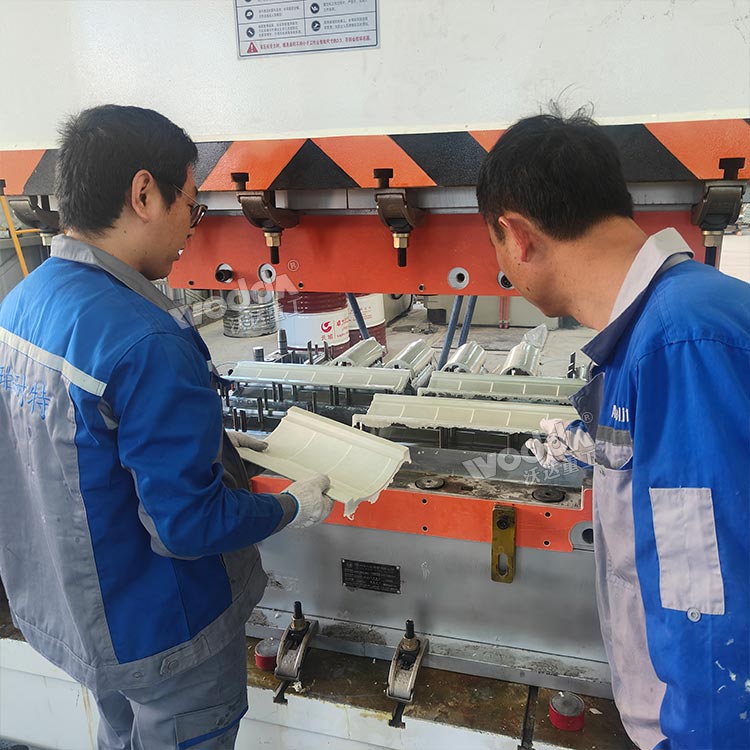 630噸復合材料成型液壓機 630噸復合材料成型液壓機