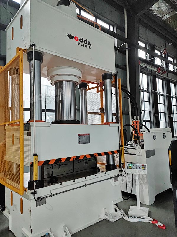 500噸模壓汽車風(fēng)管保護(hù)套成型機(jī) 500噸模壓汽車風(fēng)管保護(hù)套成型機(jī)