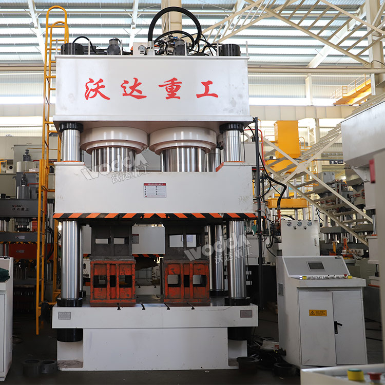 1600噸木屑托盤液壓機(jī)車間實(shí)物 1600噸木屑托盤液壓機(jī)車間實(shí)物