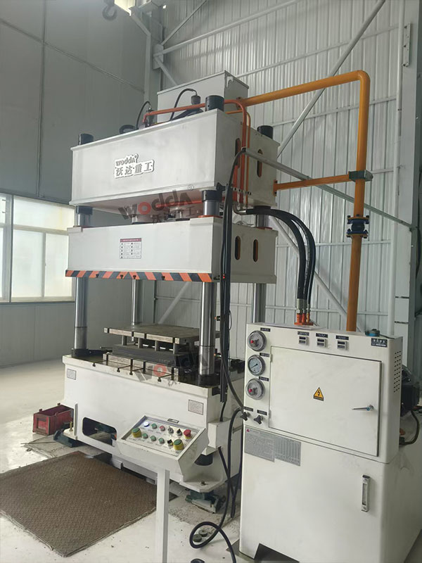 250噸四柱液壓機(jī)帶液壓墊