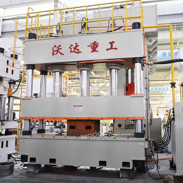 630噸四柱液壓機(jī) 630噸四柱液壓機(jī)