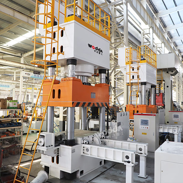 伺服1000噸四柱液壓機(jī) 伺服1000噸四柱液壓機(jī)