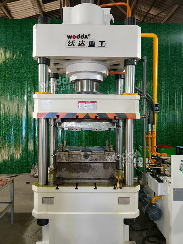 315噸復合材料成型液壓機