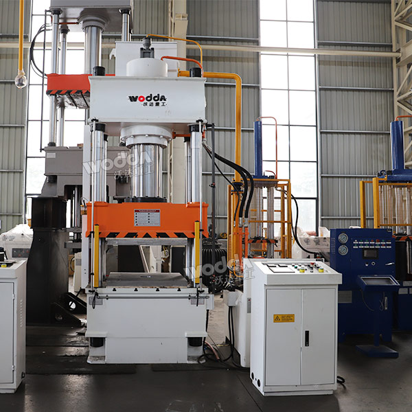 315噸四柱液壓機(jī).jpg 315噸四柱液壓機(jī).jpg