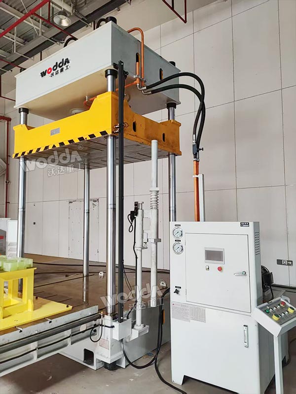 80噸四柱液壓機(jī)安裝完成