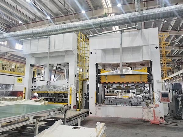 2臺汽車內飾件成型液壓機 2臺汽車內飾件成型液壓機