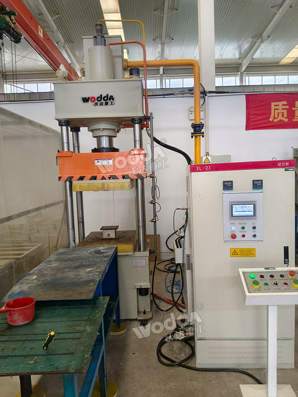 100噸四柱液壓機 100噸四柱液壓機