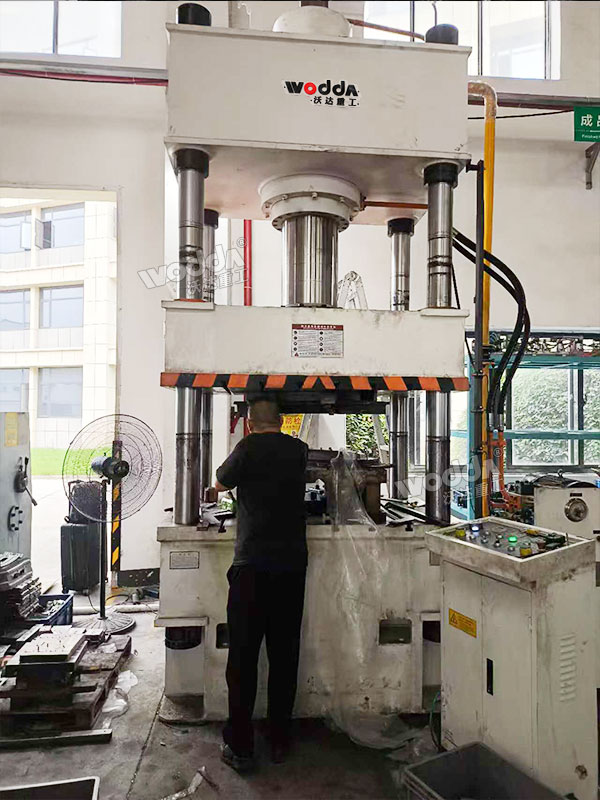 315噸四柱液壓機 315噸四柱液壓機