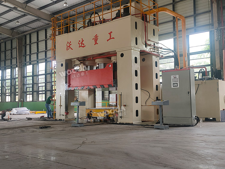 復(fù)合材料成型液壓機(jī).jpg 復(fù)合材料成型液壓機(jī).jpg