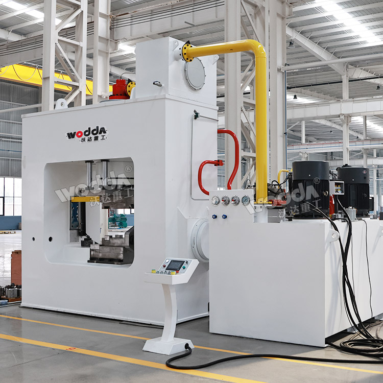 汽車凸輪軸鍛造液壓機(jī)車間試機(jī) 汽車凸輪軸鍛造液壓機(jī)車間試機(jī)