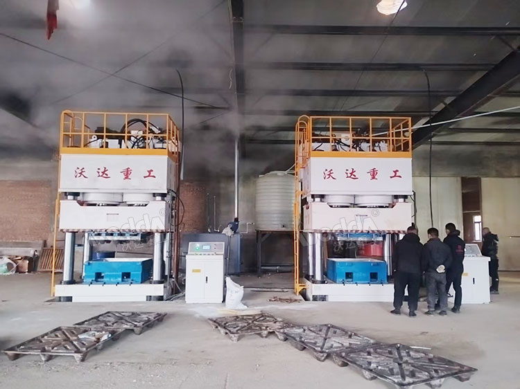 1600噸木屑托盤液壓機(jī)客戶現(xiàn)場(chǎng).jpg 1600噸木屑托盤液壓機(jī)客戶現(xiàn)場(chǎng).jpg