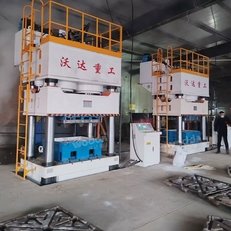 木屑托盤液壓機(jī)(三梁四柱式).jpg 木屑托盤液壓機(jī)(三梁四柱式).jpg