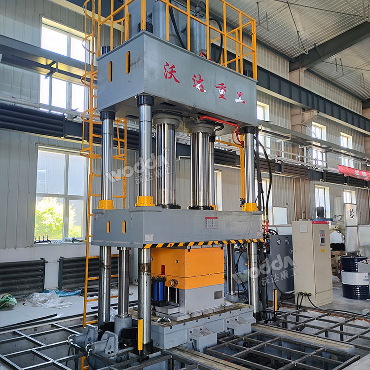 防彈頭盔成型液壓機(jī)(500噸四柱液壓機(jī)) 防彈頭盔成型液壓機(jī)(500噸四柱液壓機(jī))