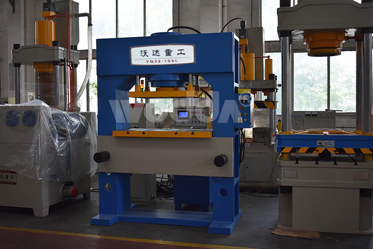 200噸龍門(mén)油壓機(jī) 200噸龍門(mén)油壓機(jī)