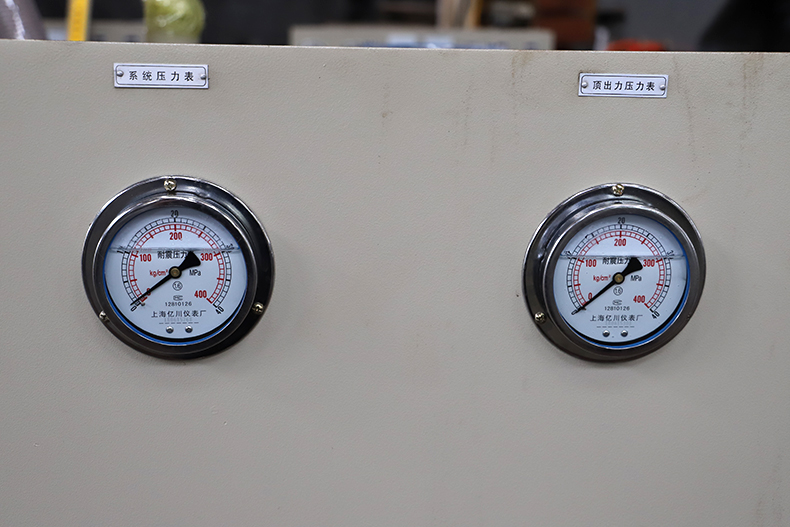 四柱三梁液壓機(jī)油表 四柱三梁液壓機(jī)油表