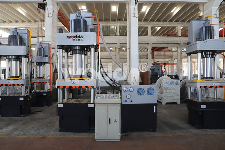 200噸三梁四柱液壓機 200噸三梁四柱液壓機