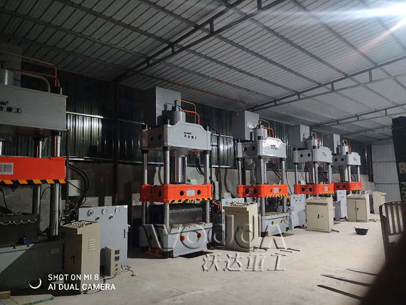 復(fù)合漏糞板液壓機(jī) 復(fù)合漏糞板液壓機(jī)