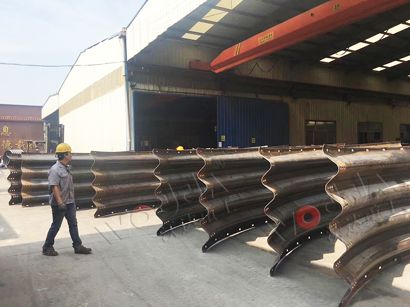 2000噸波紋板液壓機(jī) 2000噸波紋板液壓機(jī)