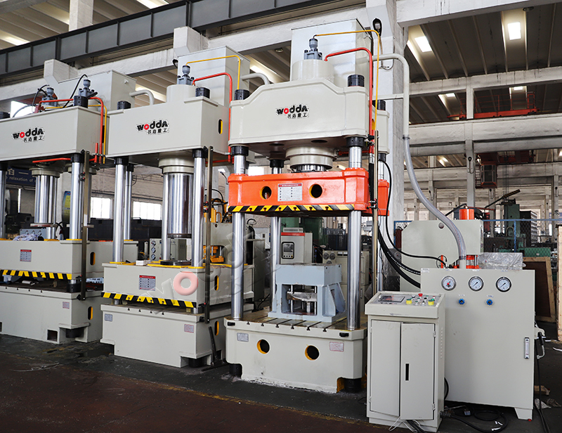 315噸液壓機(jī) 315噸液壓機(jī)