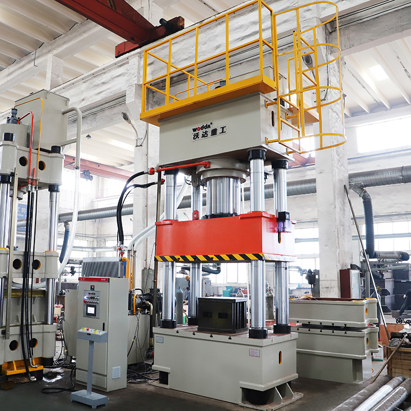 630噸石墨碳棒成型液壓機(jī) 630噸石墨碳棒成型液壓機(jī)